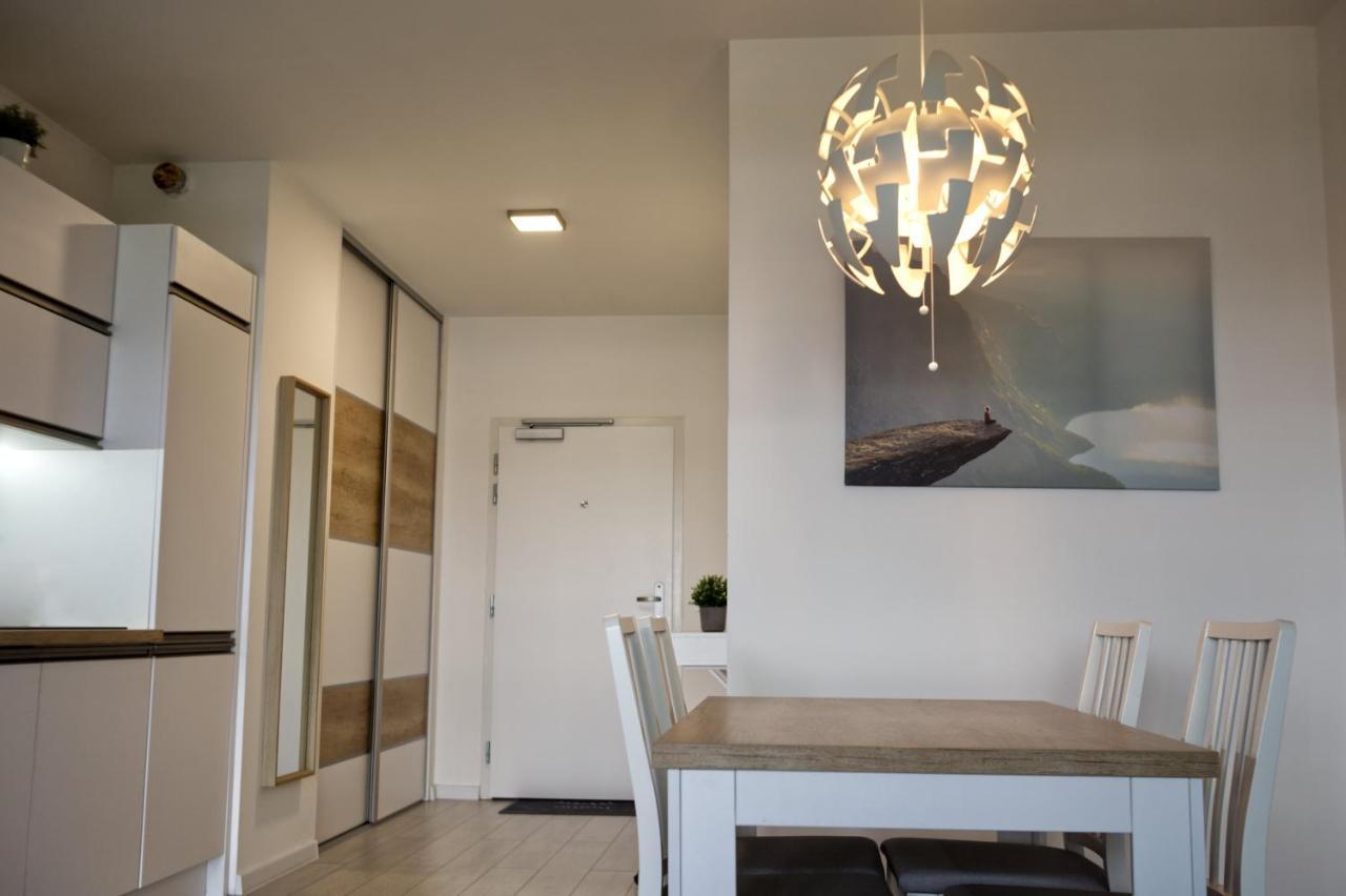 New 1 Bdr, W/Private Parking Apartment Братислава Екстериор снимка