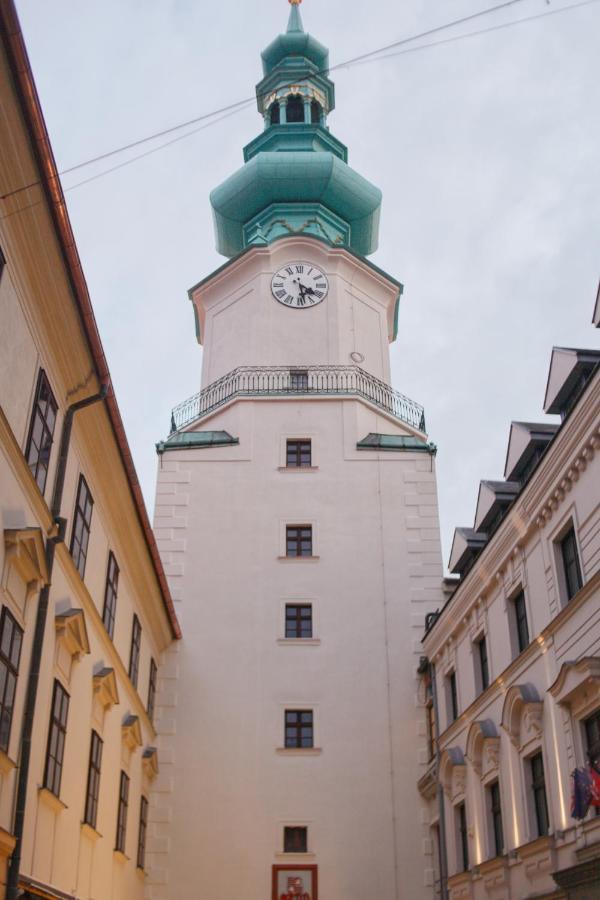 New 1 Bdr, W/Private Parking Apartment Братислава Екстериор снимка